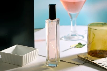 Četvrtasta staklena bočica za parfem 100mL, 18/415-3