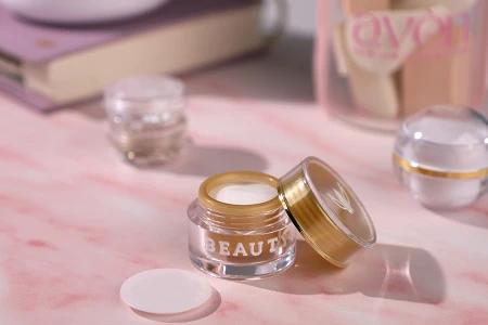 Luksuzna akrilna okrugla kutijica od 5mL sa unutrašnjom zaptivkom u zatvaraču i plastičnim međupoklopcem - 12 komada-grupa_slika