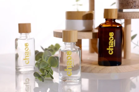 Plastični zatvarač PP18 sa presvlakom od bambusa, unutrašnjim lajnerom i plastičnim regulatorom protoka sa zapušačem-grupa_slika