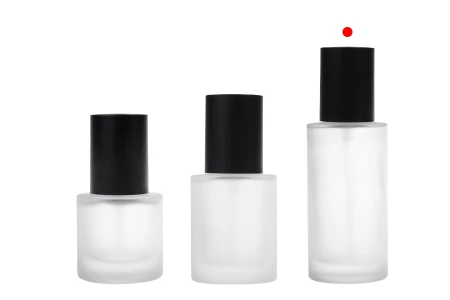 Bočica od peskiranog stakla od 100 mL sa crnom pumpicom za kreme i crnim mat poklopcem-grupa_slika
