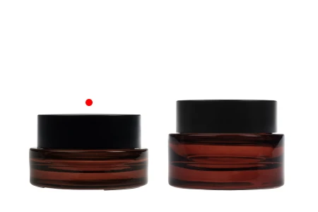 Staklena teglica od 30 mL sa crnim mat zatvaračem (sa unutrašnjom zaptivkom) i plastičnim međupoklopcem-grupa_slika