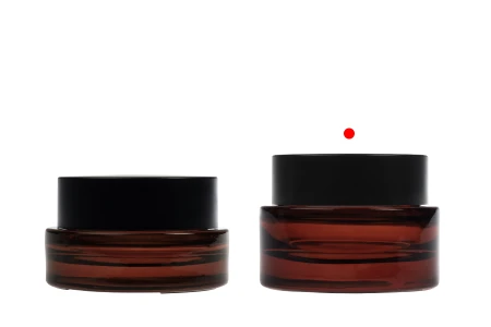 Staklena teglica od 50 mL sa crnim mat zatvaračem (sa unutrašnjom zaptivkom) i plastičnim međupoklopcem-grupa_slika