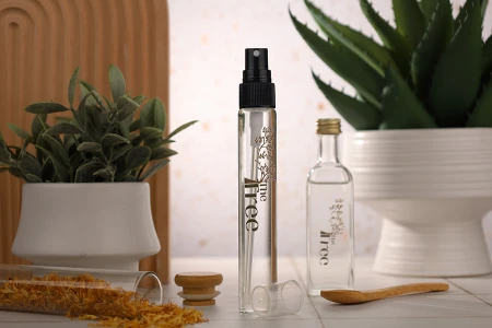 Staklena bočica 50mL sa crnim plastičnim sprejom-grupa_slika