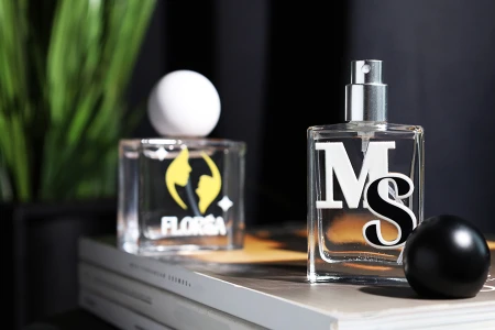 Set - aluminijumski sprej i beli okrugli zatvarač (veliki) za bočice sa grlom 15/400-grupa_slika