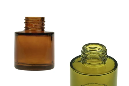 Cilindrična staklena bočica od 50 mL u karamel ili maslinastoj boji, pogodna za osveživač prostora-slika_proizvoda