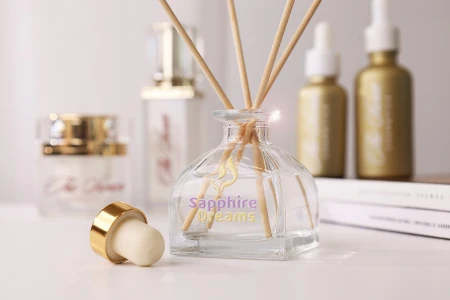 Staklena četvrtasta flašica od 50mL-grupa_slika