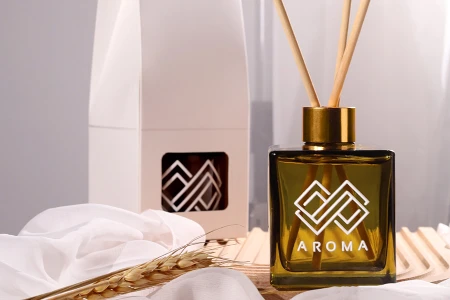 Četvrtasta staklena bočica 200 mL u karamel i maslinasto zelenoj boji, pogodna za osveživač prostora-grupa_slika