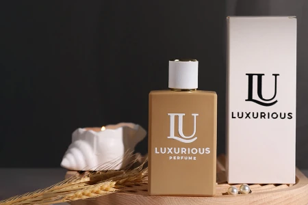 Staklena bočica za parfem 100 mL (15/400) pravougaonog oblika i gumirane bež boje-grupa_slika