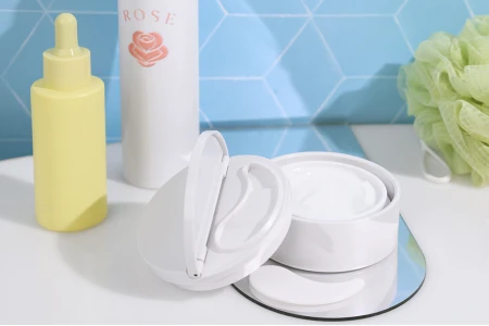 Plastična PP teglica od 50mL u beloj boji sa zatvaračem i spatulom-grupa_slika