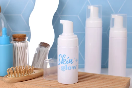 Plastična (PET) bela bočica od 200 mL sa belom pumpicom za penu i poklopcem-grupa_slika