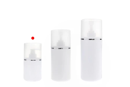 Plastična (HDPE) bela boca od 300 mL sa pumpicom za kremu i providnim poklopcem sa srebrnom linijom-grupa_slika