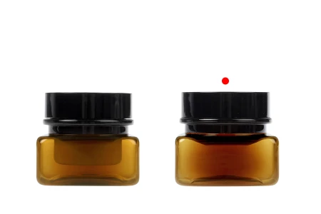 Četvrtasta plastična karamel teglica 50 mL sa duplim dnom, plastičnim međupoklopcem i zatvaračem-grupa_slika