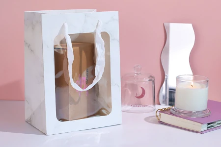 Papirna poklon kesa 180x130x250 mm sa prozorom i trakom za ručku - 12 kom-grupa_slika