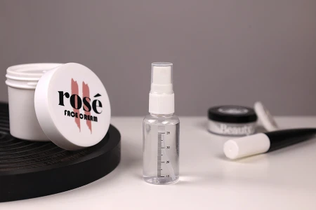 Providna plastična flašica 35mL sa mernim oznakama, sprejom i zatvaračem - 12 kom-grupa_slika