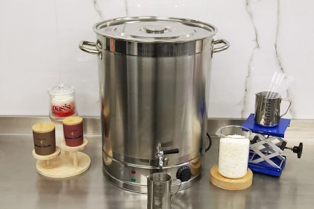 Mašina za topljenje voska-grupa_slika