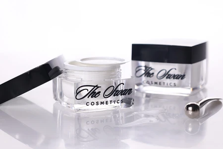 Luksuzna četvrtasta akrilna kutija za kreme 15mL sa crnim zatvaračem sa unutrašnjom zaptivkom i plastičnim međupoklopcem-grupa_slika