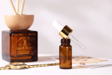 Braon bočica 10mL sa pipetom, u zlatnoj boji-grupa_slika