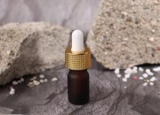 Braon staklena bočica od peskiranog stakla za etarska ulja 5mL, sa grlom PP18 - bez zatvarača