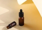 Braon staklena bočica od peskiranog stakla za etarska ulja 15mL, sa grlom PP18 - bez zatvarača