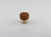 Čep od sintetičke silikonske plute f23 mm sa drvenom glavom u svetlo braon boji Čep od sintetičke silikonske plute f23 mm sa drvenom glavom u svetlo braon boji