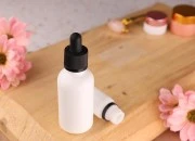 Bela staklena bočica za etarska ulja 50mL, sa grlom PP18 - bez zatvarača