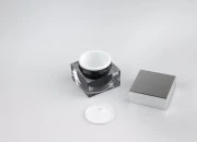 Akrilna kutijica za kremu 30mL, sa međupoklopcem i zatvaračem, u dve boje