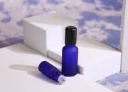 Plava staklena bočica od peskiranog stakla za etarska ulja 20mL, sa grlom PP18 - bez zatvarača-slika_360