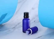 Plava staklena bočica od peskiranog stakla za etarska ulja 30mL, sa grlom PP18 - bez zatvarača-slika_360