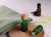 Zelena staklena bočica od peskiranog stakla za etarska ulja 15mL, sa grlom PP18 - bez zatvarača-slika_360