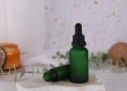 Zelena staklena bočica od peskiranog stakla za etarska ulja 30mL, sa grlom PP18 - bez zatvarača