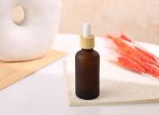 Braon staklena bočica od peskiranog stakla za etarska ulja 50mL, sa grlom PP18 - bez zatvarača-slika_360