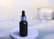 Staklena crna bočica od peskiranog stakla za etarska ulja 30mL, sa grlom PP18