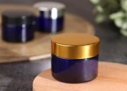 Staklena plava teglica 50mL, sa zatvaračem sa zaptivkom i međupoklopcem