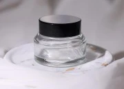 Crni plastični zatvarač sa unutrašnjom zaptivkom, za teglice od 50mL