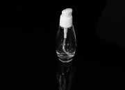 Staklena bočica 50mL sa belom plastičnom pumpicom PP18 Staklena bočica 50mL sa belom plastičnom pumpicom PP18