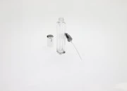 Bočica 10mL staklena, četvrtasta, sa poklopcem i aluminijumskim sprejom Bočica 10mL staklena, četvrtasta, sa poklopcem i aluminijumskim sprejom