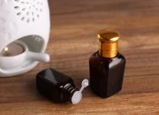 Staklena karamel bočica za etarska ulja 20mL, sa grlom PP18