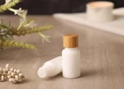 Staklena bočica 15mL za etarska ulja u beloj boji, sa grlom PP18-slika_360