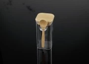 Staklena četvrtasta tegla 310mL, sa drvenom kašikom i poklopcem sa gumicom, 60x120mm-slika_360