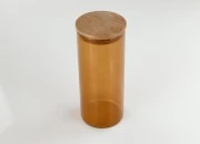 Staklena okrugla tegla 85x200mm, sa drvenim poklopcem sa sigurnosnom gumicom, u raznim bojama Staklena okrugla tegla 85x200mm, sa drvenim poklopcem sa sigurnosnom gumicom, u raznim bojama