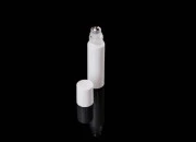 Staklena roll-on bočica 10mL sa metalnom kuglicom, u raznim bojama Staklena roll-on bočica 10mL sa metalnom kuglicom, u raznim bojama