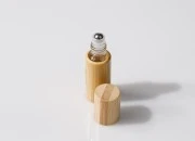 Roll on bočica 5mL sa oblogom od bambusa (staklena iznutra) i metalnom kuglicom - 6 kom Roll on bočica 5mL sa oblogom od bambusa (staklena iznutra) i metalnom kuglicom - 6 kom