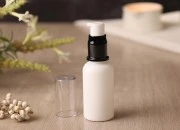 Staklena bočica 30mL za etarska ulja u mat beloj boji, sa grlom PP18