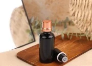 Staklena crna bočica za etarska ulja 50mL, sa grlom PP18