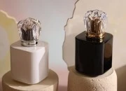 Staklena luksuzna bočica za parfeme 50 ml (15/400) u crnoj ili beloj boji