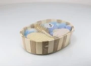 Poklon set - pribor za kupatilo u drvenoj korpi Poklon set - pribor za kupatilo u drvenoj korpi