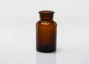 Farmaceutska staklena flašica 250mL, smeđe boje sa staklenim zatvaračem Farmaceutska staklena flašica 250mL, smeđe boje sa staklenim zatvaračem