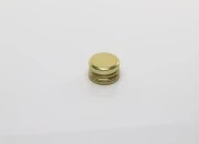Navojni aluminijumski čep 28 x 18 sa varijantom da se zašrafi i sa linijama Navojni aluminijumski čep 28 x 18 sa varijantom da se zašrafi i sa linijama