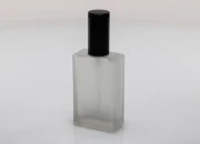 Staklena četvrtasta bočica od peskiranog stakla za parfeme 60mL (18/415)