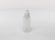 Staklena bočica od peskiranog stakla, 50mL za kreme sa pumpicom i zatvaračem u dve boje Staklena bočica od peskiranog stakla, 50mL za kreme sa pumpicom i zatvaračem u dve boje